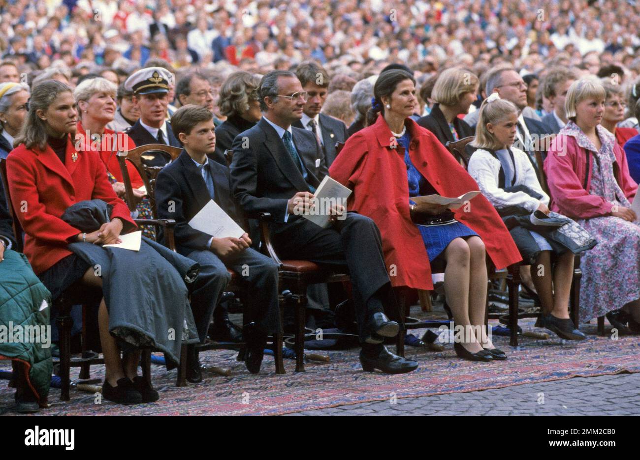 Carl XVI Gustaf, roi de Suède. Né le 30 avril 1946. Le roi Carl XVI Gustaf, la reine Silvia leurs enfants, la princesse Madeleine, la princesse Victoria, le prince Carl Philip. 1992 Banque D'Images