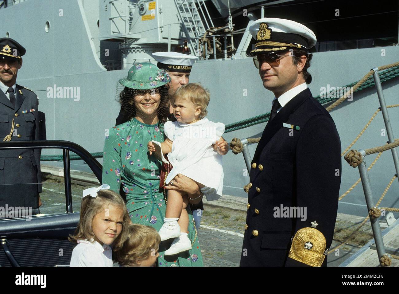 Carl XVI Gustaf, roi de Suède. Né le 30 avril 1946. Le roi Carl XVI Gustaf la reine Silvia leurs enfants, princesse Madeleine, princesse Victoria, prince Carl Philip 1983 Banque D'Images