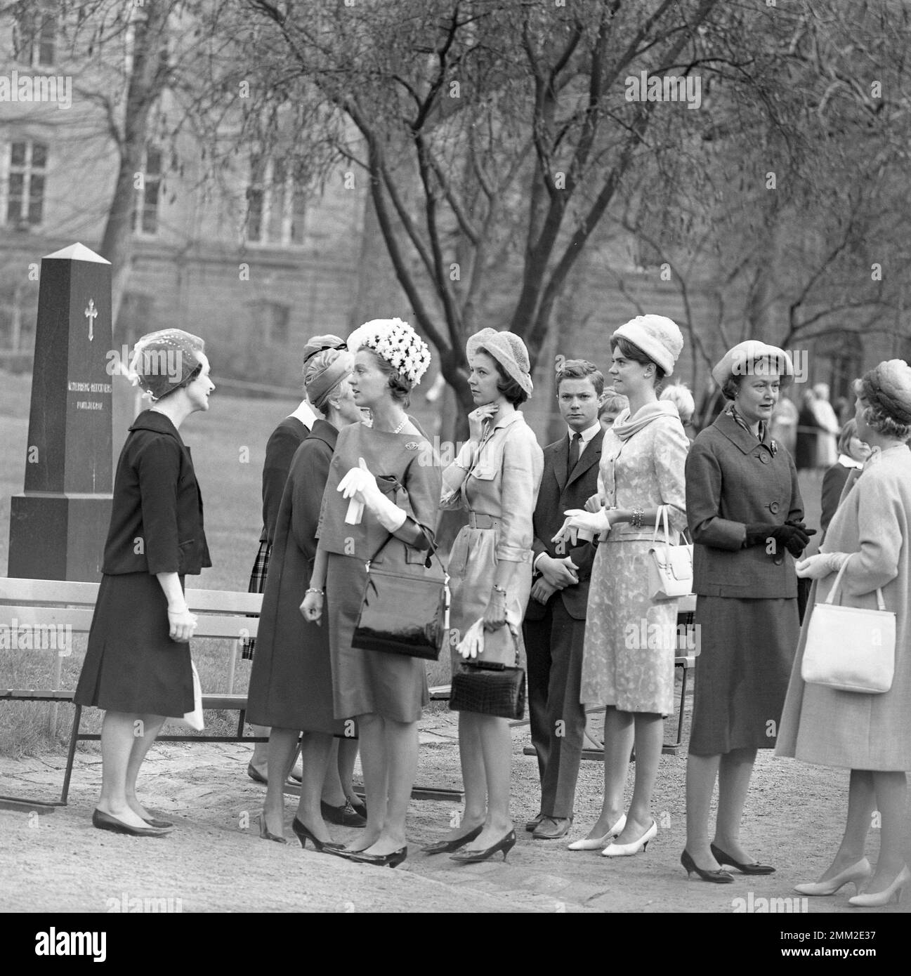 Le jour de la remise des diplômes de la princesse Christina en dehors de l'école. De gauche Princesses Birgitta, Désirée, Margaretha et le prince héritier Carl Gustaf. À l'extrême droite se trouve la princesse Sibylla, la mère du prince héritier Carl Gustaf. 1963 Banque D'Images
