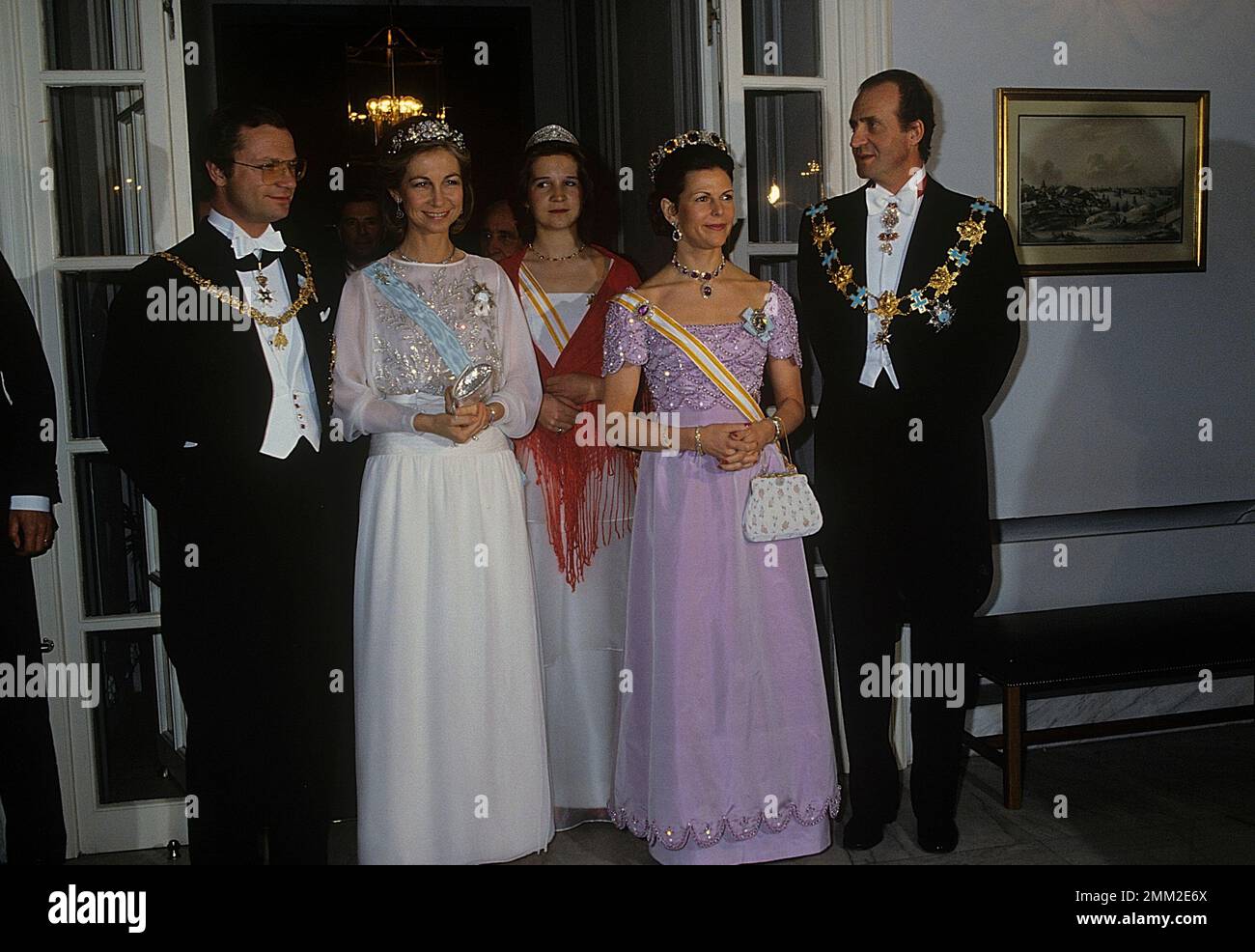 Carl XVI Gustaf, roi de Suède. Né le 30 avril 1946. Le roi Carl XVI Gustaf, la reine Silvia avec le roi Juan Carlos d'Espagne, la reine Sophia, Infanta Elena, la duchesse de Lugo 1983. Banque D'Images