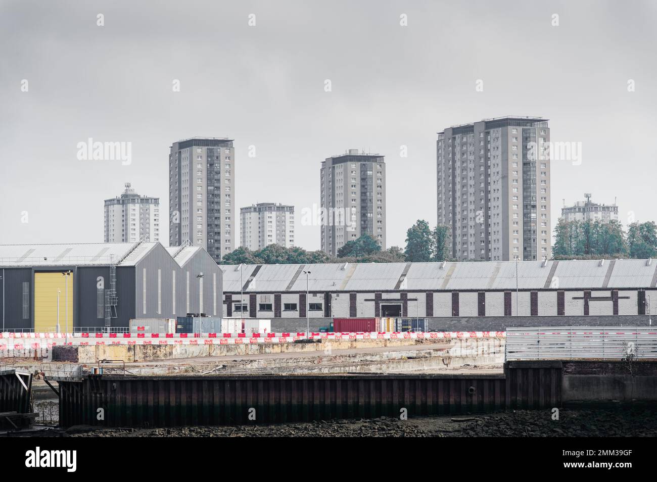 Les appartements du Conseil dans des logements pauvres avec de nombreuses questions de protection sociale à Govan Banque D'Images