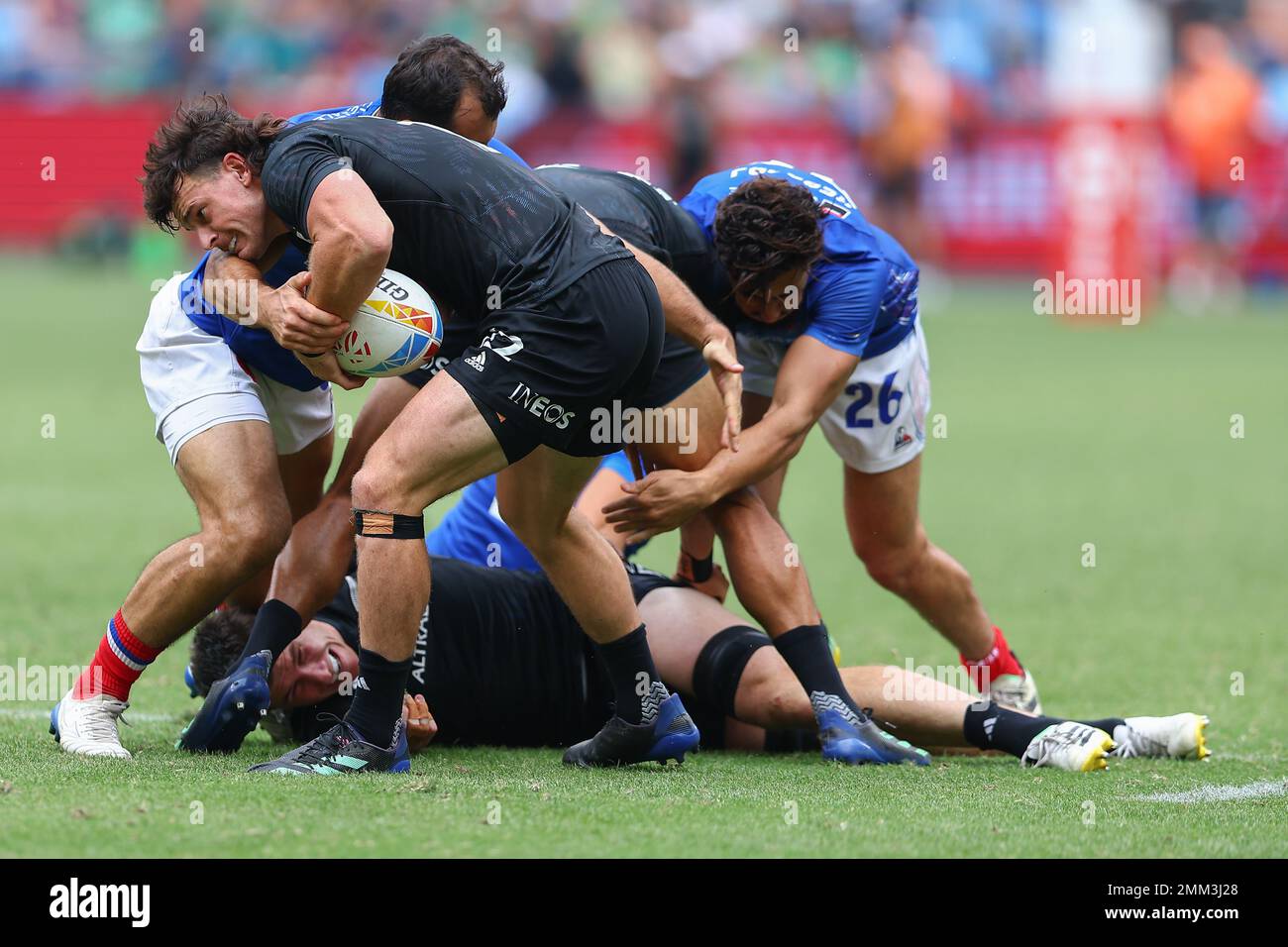 29th janvier 2023 ; Allianz Stadium, Sydney, Nouvelle-Galles du Sud, Australie : HSBC Sydney Rugby Sevens France contre Nouvelle-Zélande ; Leroy carter de Nouvelle-Zélande est attaqué par une défense française forte Banque D'Images