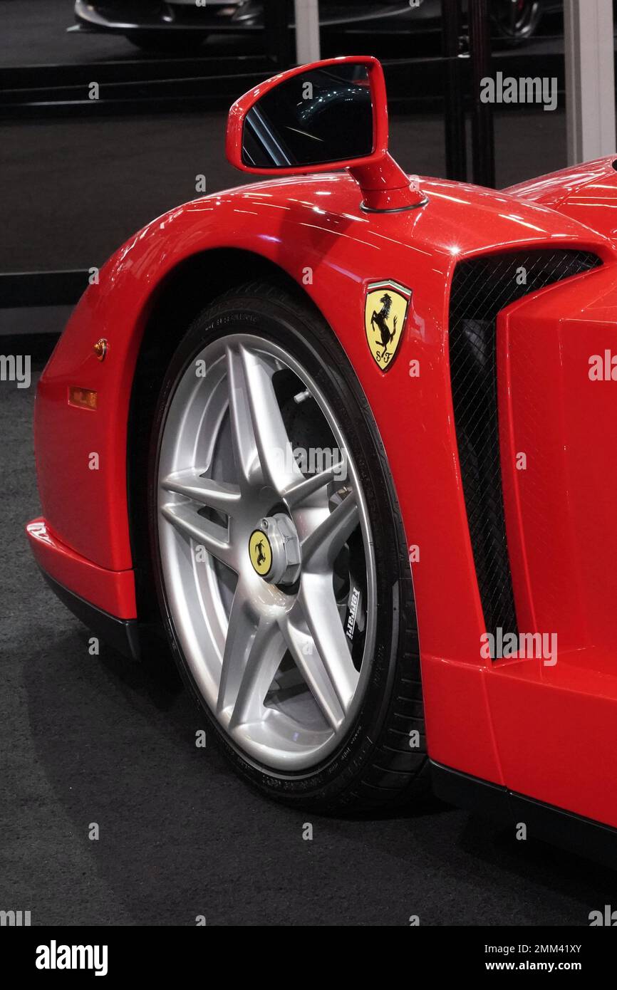 Gros plan d'une Ferrari haute performance. Banque D'Images