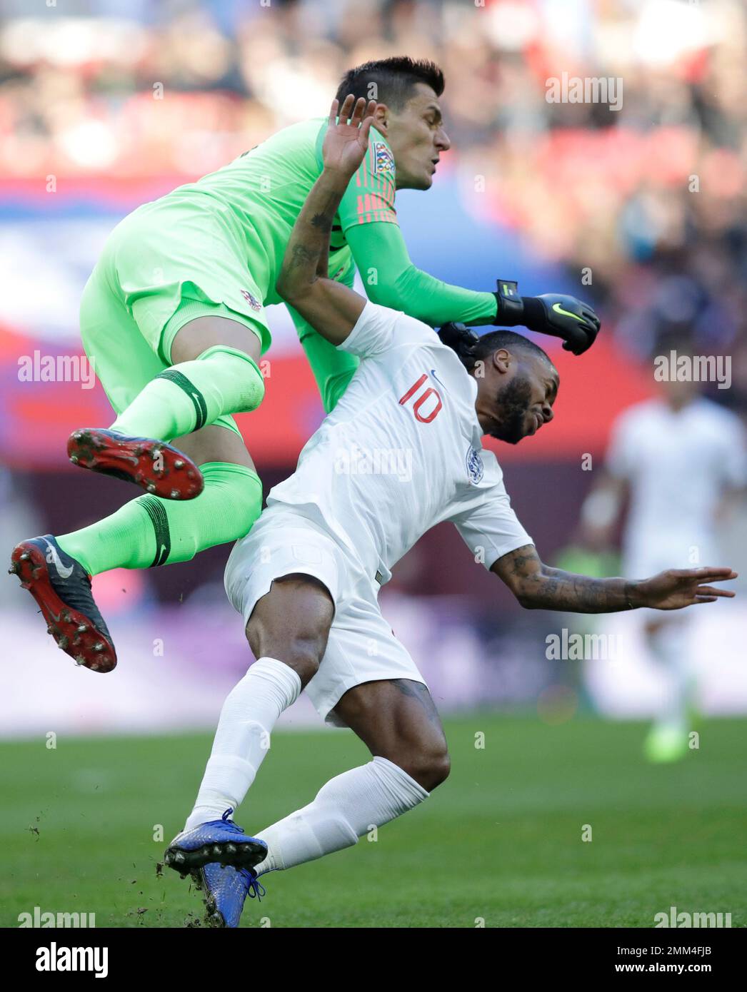 Croatia goalkeeper Lovre Kalinic, top, falls together with England's Raheem Sterling after deflecting the ball during the UEFA Nations League soccer match between England and Croatia at Wembley stadium in London, Sunday, Nov. 18, 2018. (AP Photo/Matt Dunham) Banque D'Images