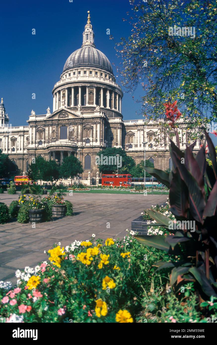 Historique 1987 SAINT PAULS CATHEDRAL LUDGATE HILL CITY OF LONDON ENGLAND UK Banque D'Images