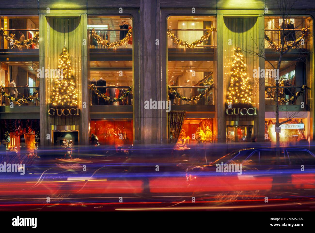 1987 NOËL HISTORIQUE BOUTIQUE GUCCI, Cinquième avenue MANHATTAN NEW YORK USA Banque D'Images