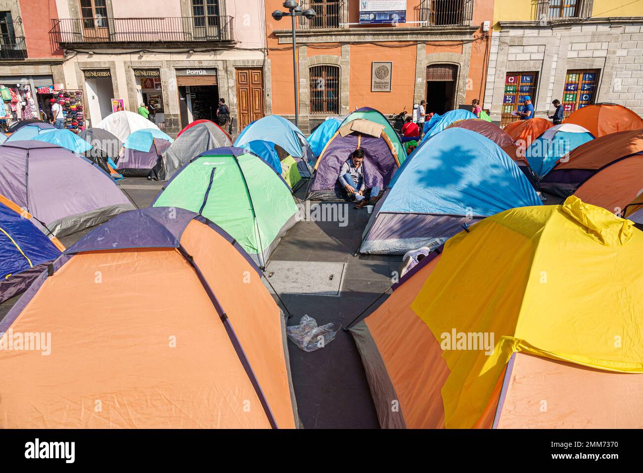 Mexico, centre historique, Historico Centro, Zocalo Plaza de la Constitucion, enseignants enseignants éducateurs protestent camping tentes dormir-dans la démonstration Banque D'Images