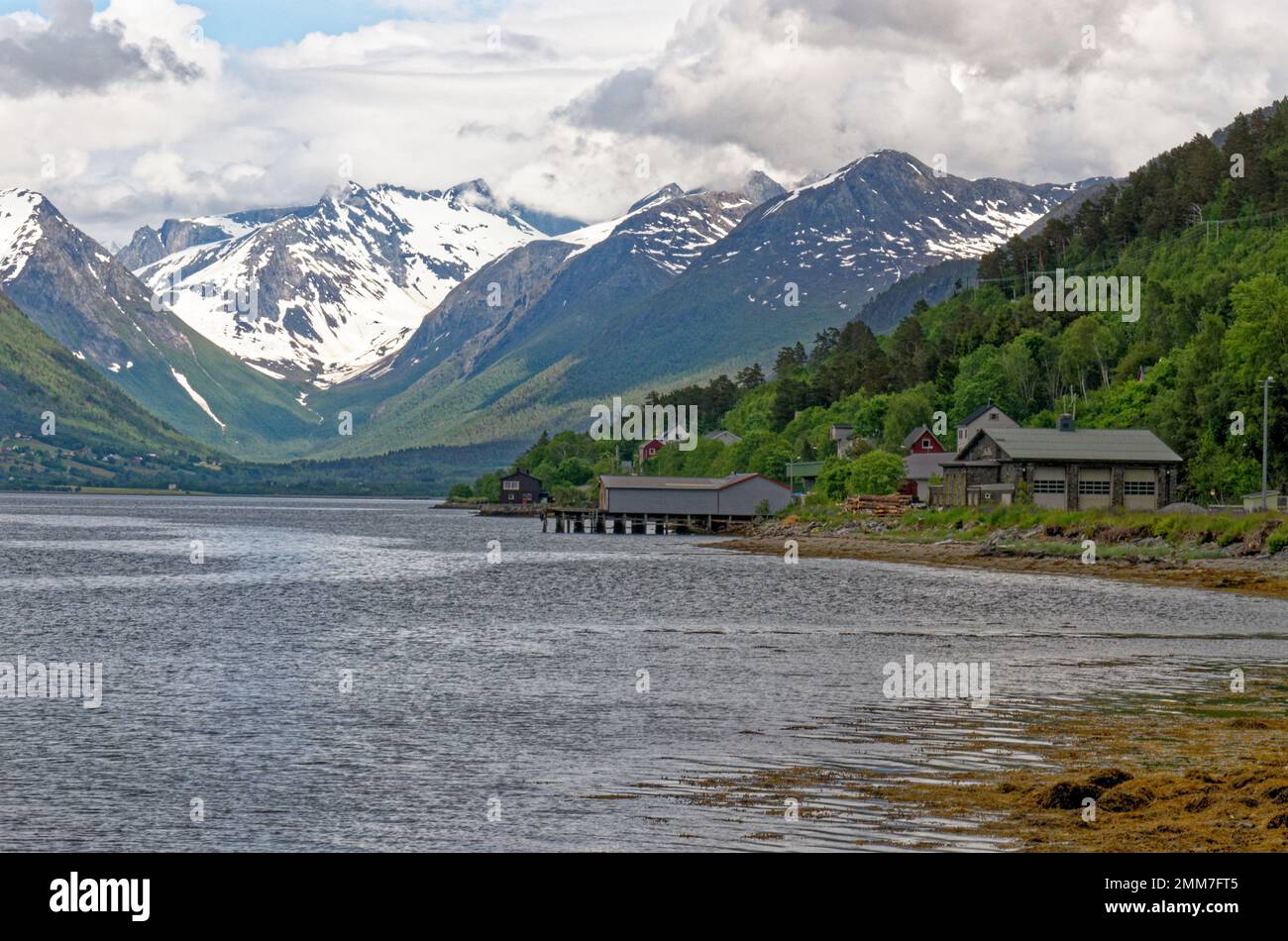 Magnifique paysage de fjord norvégien en été - Andalsnes - Norvège. 20.06.2012 Banque D'Images