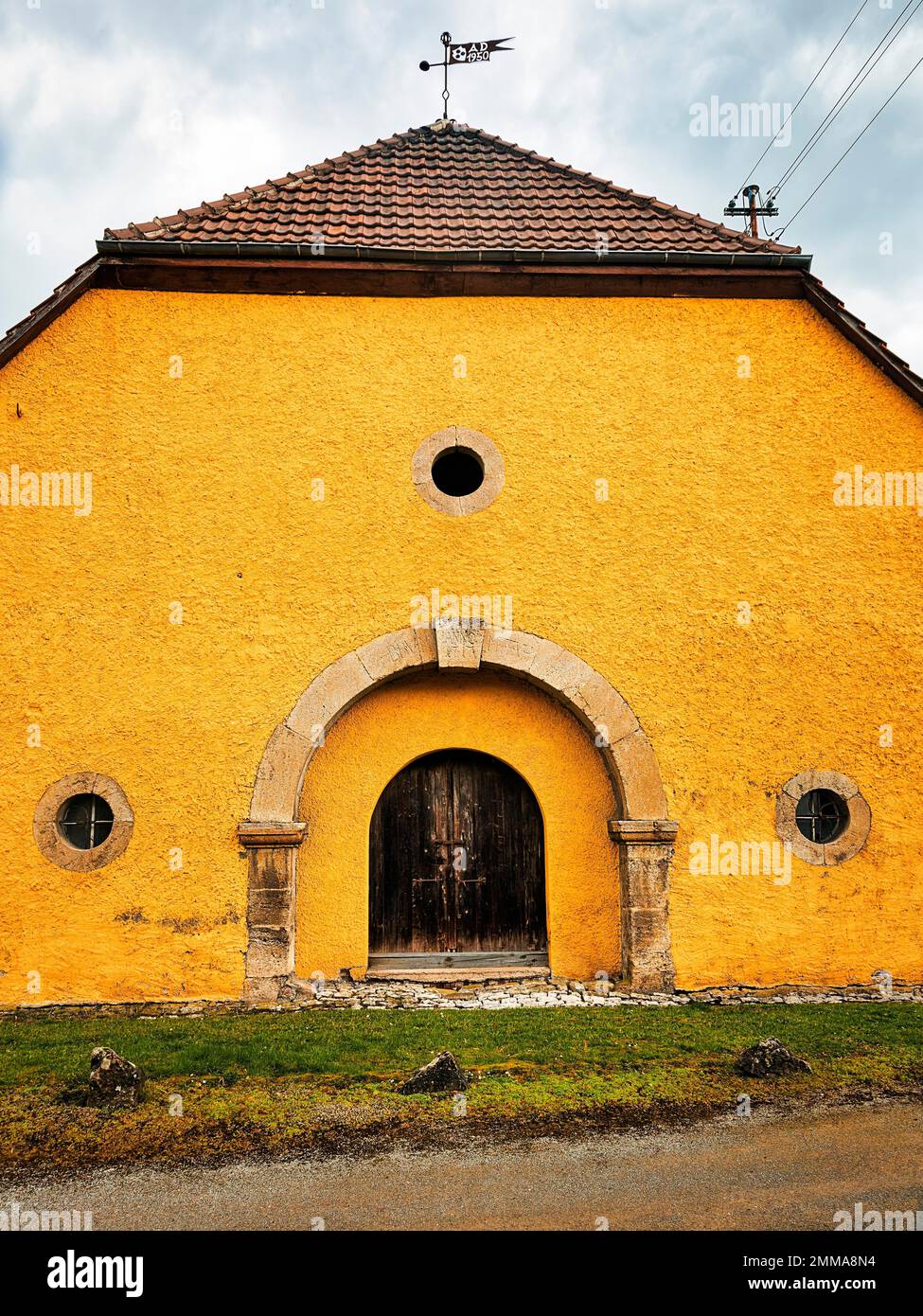 Bâtiment de ferme peint en jaune, ancien manoir, château de Rheder, Brakel, parc naturel de la forêt de Teutoburg Eggebirge, Allemagne Banque D'Images