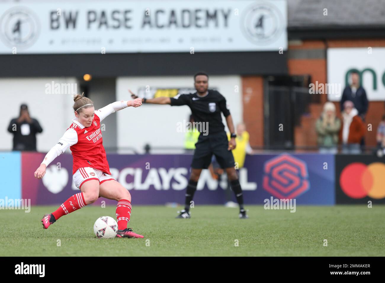 Borehamwood, Royaume-Uni. 29th janvier 2023. Kim Little of Arsenal Women marque le troisième but d'Arsenal lors du match rond féminin de la coupe FA 4th entre Arsenal Women et Leeds Utd Women à Meadow Park, à Borehamwood, en Angleterre, le 29 janvier 2023. Photo de Joshua Smith. Utilisation éditoriale uniquement, licence requise pour une utilisation commerciale. Aucune utilisation dans les Paris, les jeux ou les publications d'un seul club/ligue/joueur. Crédit : UK Sports pics Ltd/Alay Live News Banque D'Images