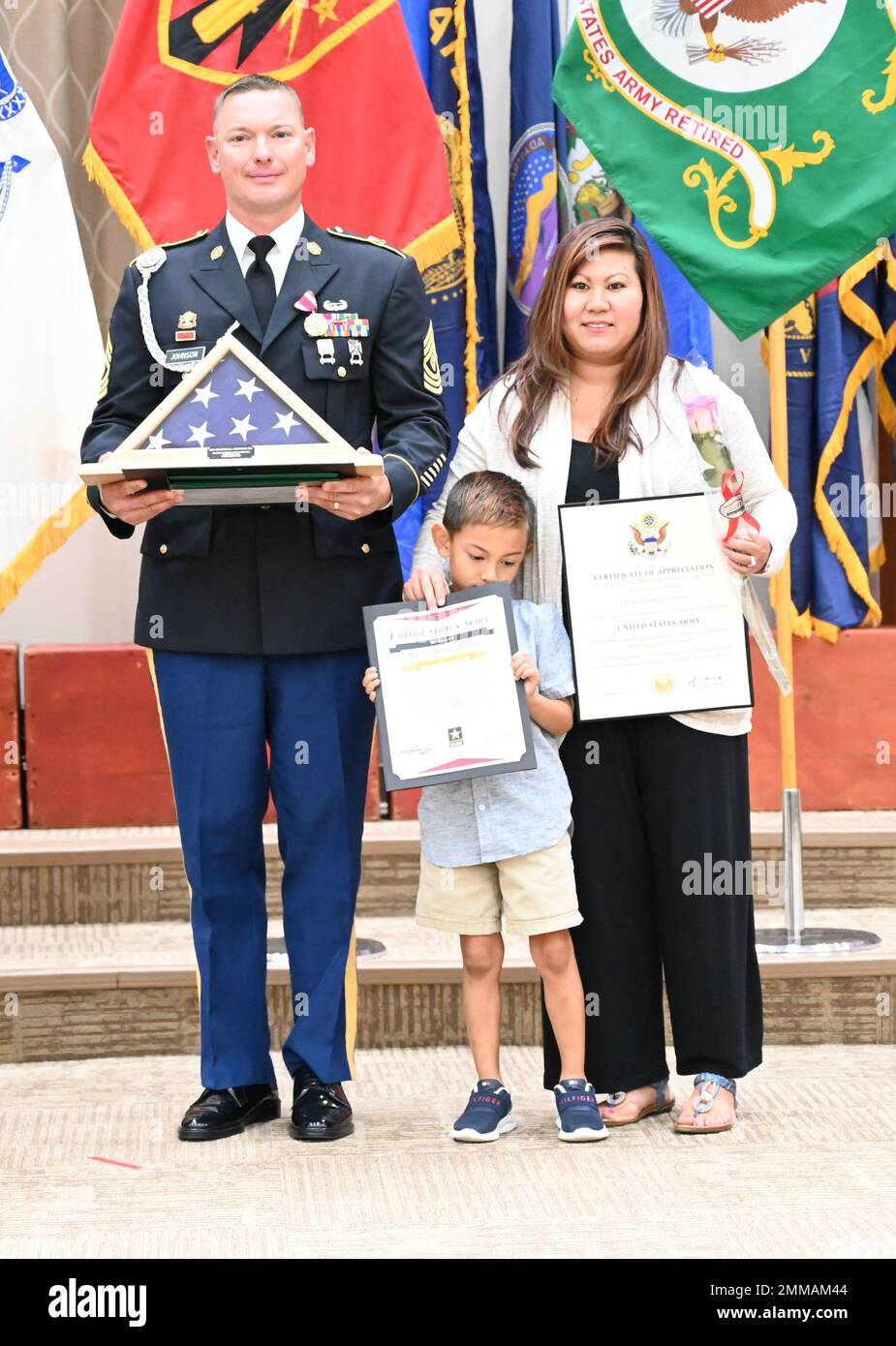 1st Sgt. Cérémonie de retraite Charles L. Johnson, 30th Brigade d'artillerie de défense aérienne, Bureau du Commandant de l'artillerie de défense aérienne, fort Sill, Oklahoma. 1st Sgt. Charles L. Johnson a pris sa retraite aujourd'hui après 20 années de service dans l'armée américaine. Sa présence en tant que soldat enrôla dans la communauté de la Défense aérienne est une présence qui ne sera pas bientôt oubliée. Johnson a passé plus de 8 ans en poste à fort Sill, Oklahoma, et a énormément contribué à la mission de défense aérienne en servant comme Sgt. De 1st pour l'artillerie de défense aérienne de 30th et en dirigeant des troupes vers des carrières d'excellence tout en servant Banque D'Images