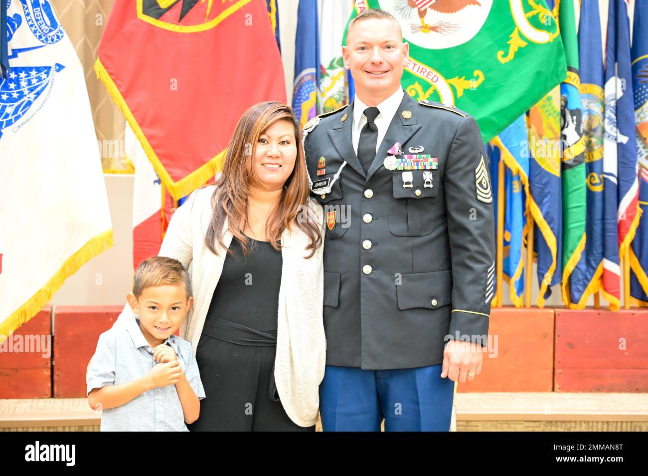 1st Sgt. Cérémonie de retraite Charles L. Johnson, 30th Brigade d'artillerie de défense aérienne, Bureau du Commandant de l'artillerie de défense aérienne, fort Sill, Oklahoma. 1st Sgt. Charles L. Johnson a pris sa retraite aujourd'hui après 20 années de service dans l'armée américaine. Sa présence en tant que soldat enrôla dans la communauté de la Défense aérienne est une présence qui ne sera pas bientôt oubliée. Johnson a passé plus de 8 ans en poste à fort Sill, Oklahoma, et a énormément contribué à la mission de défense aérienne en servant comme Sgt. De 1st pour l'artillerie de défense aérienne de 30th et en dirigeant des troupes vers des carrières d'excellence tout en servant Banque D'Images