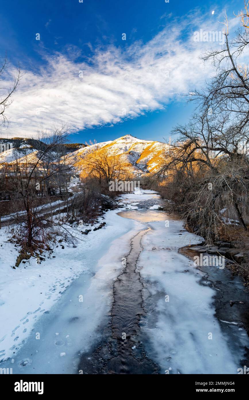 Paysage enneigé Clear Creek en hiver. Golden, Colorado, USA Banque D'Images