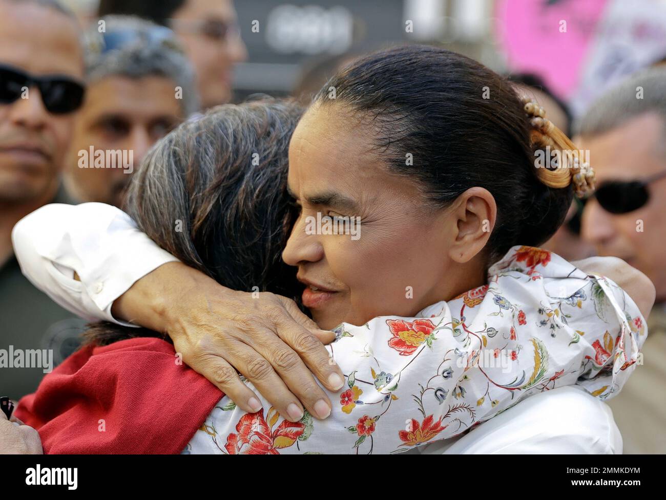Brazilian presidential candidate Marina Silva embraces a supporter as she campaigns in downtown Sao Paulo, Brazil, Saturday, Sept. 8, 2018. The former environment minister is representing the Sustainability Network Party. (AP Photo/Andre Penner) Banque D'Images