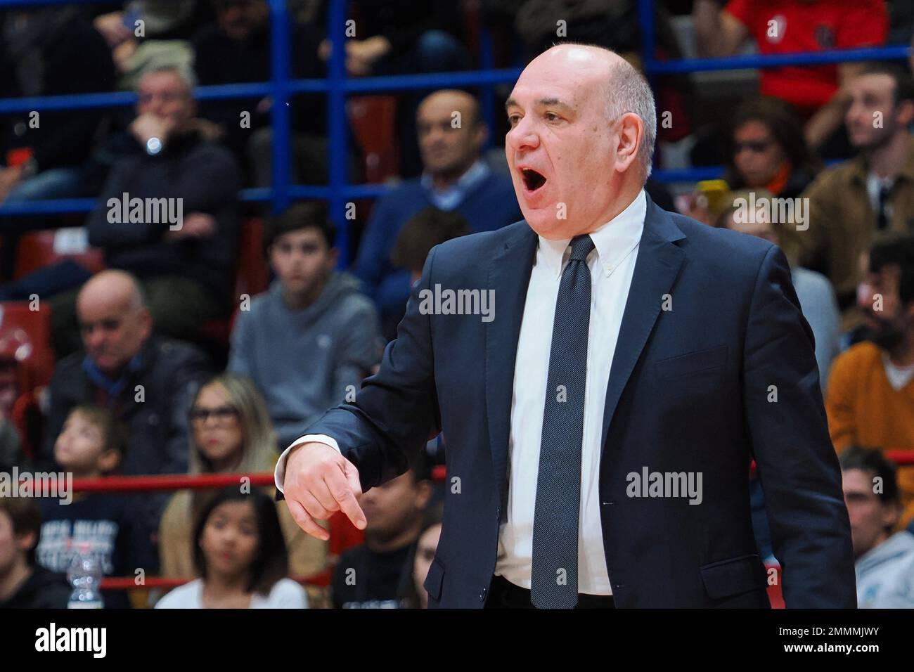 Forum Mediolanum, Milan, Italie, 29 janvier 2023, Emanuele Molin, entraîneur-chef Dolomiti Energia Trentino pendant EA7 Emporio Armani Milano contre Dolomiti Energia Trentino - Championnat italien de basket-ball A Serie Banque D'Images