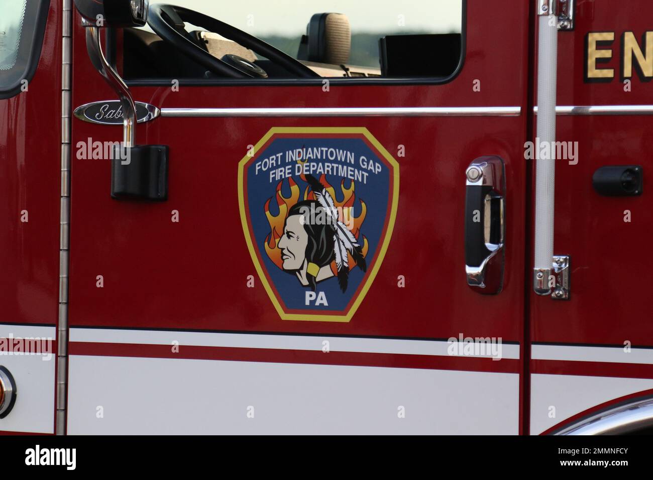 Un camion d'incendie affecté au service d'incendie de fort Indiantown Gap, stationné sur l'aérodrome de l'armée de Muir. Banque D'Images