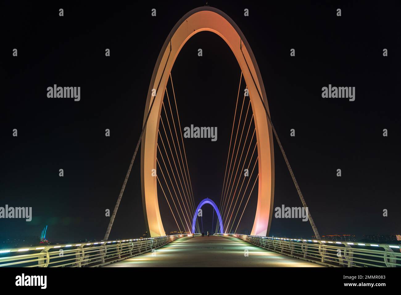 L'œil du pont piétonnier de nanjing la nuit Banque D'Images