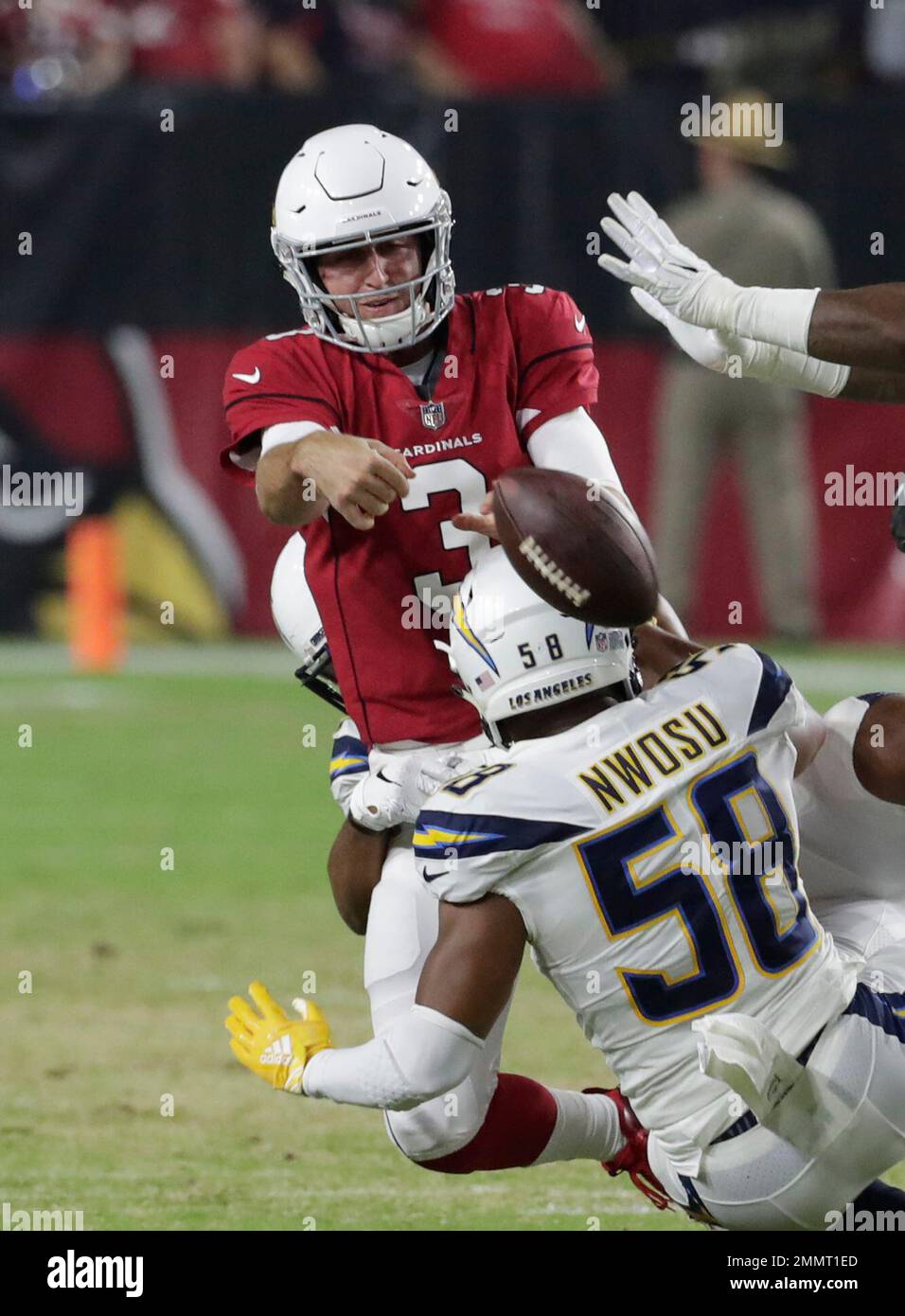 Arizona Cardinals quarterback Josh Rosen (3) during the first half of an preseason NFL football game against the Los Angeles Chargers, Saturday, Aug. 11, 2018, in Glendale, Ariz. (AP Photo/Rick Scuteri) Banque D'Images