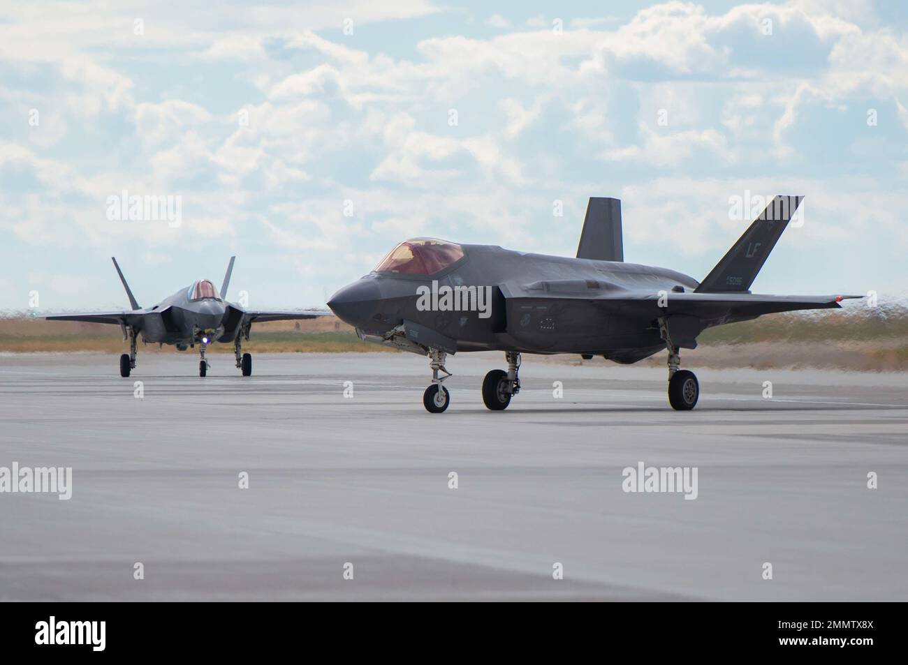 Deux États-Unis Force aérienne F-35A Lightning II se prépare à l'arrêt après une sortie d'entraînement à la base aérienne de Mountain Home, Idaho, 22 septembre 2022. L'escadron F-35 de la base aérienne de Luke, AZ, a utilisé la base aérienne de Mountain Home pour le terrain et l'espace aérien afin de pratiquer des scénarios de combat simulés. Banque D'Images