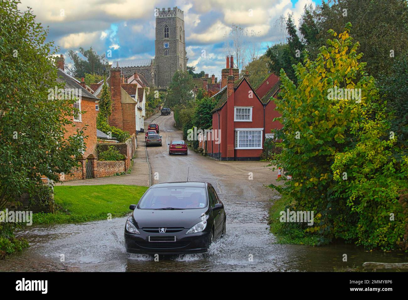 Passage voiture Ford Kersey Village Suffolk UK Banque D'Images