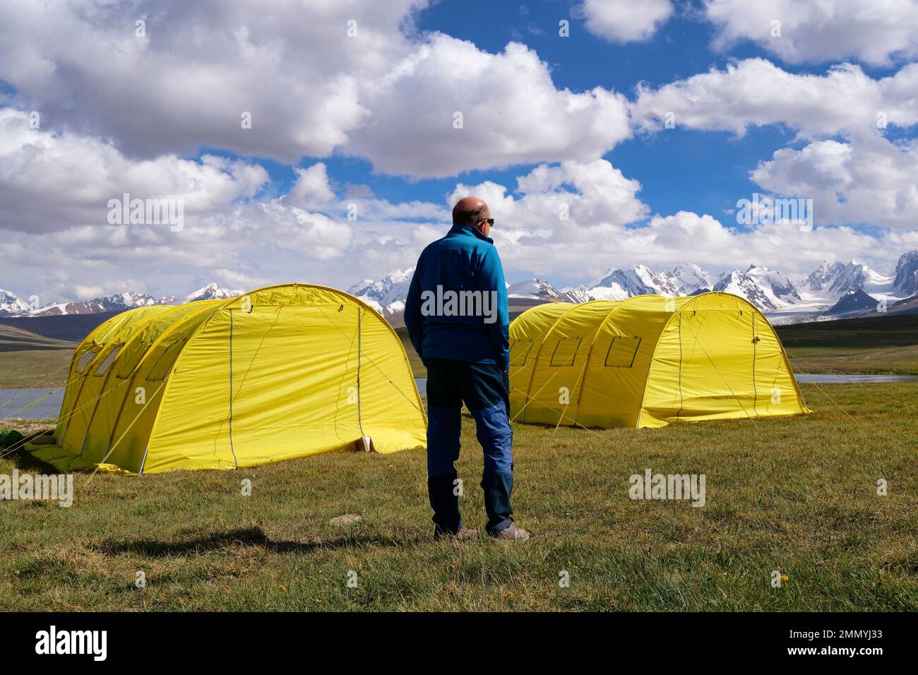 Campement de tentes sur le lac Dream, Kakshaal aussi dans la chaîne de montagnes Tian Shan près de la frontière chinoise, région de Naryn, Kirghizistan Banque D'Images