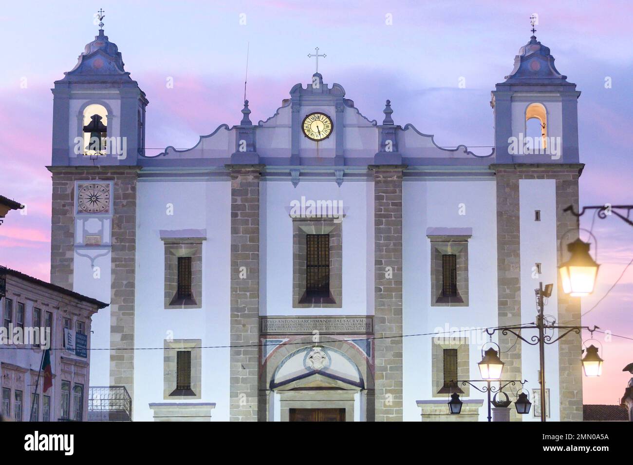 Portugal, région de l'Alentejo, Evora, église Santo Antao sur la place do Giraldo dans le centre historique de l'UNESCO Banque D'Images