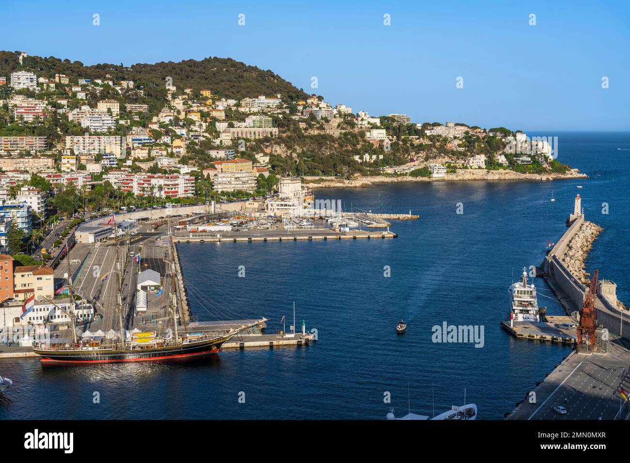 France, Alpes-Maritimes, Nice, classée au patrimoine mondial de l'UNESCO, ancien port ou port Lympia, Mont-Boron en arrière-plan Banque D'Images