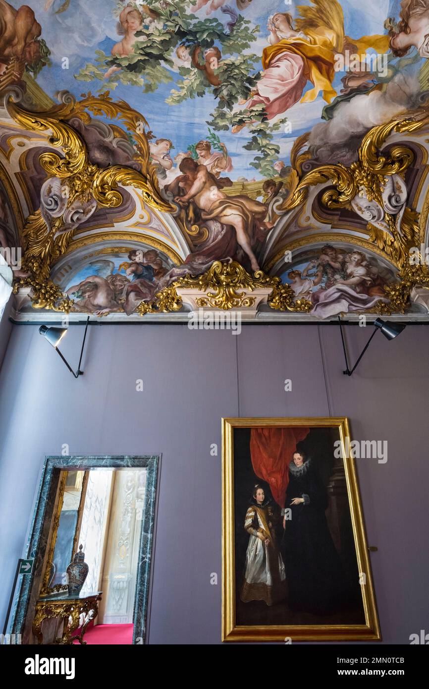 Italie, Ligurie, Gênes, Palais Rolli classé au patrimoine mondial par l'UNESCO dans la Strada Nuova aujourd'hui via Garibaldi, le palais du musée Palazzo Rosso ou Brignole, portrait de la maîtresse de la maison Geronima Vente Brignole avec sa fille Aurelia (1627) par Anton Van Dyck Banque D'Images