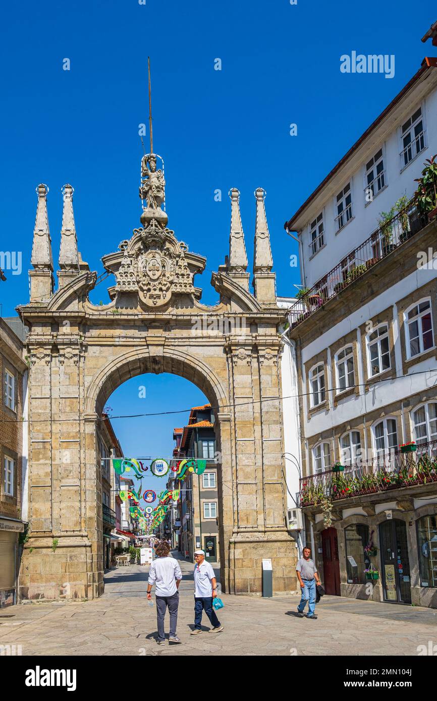 Portugal, région du Nord, Braga, Arc de la nouvelle porte (Arco da Porta Nova) du 18th siècle Banque D'Images