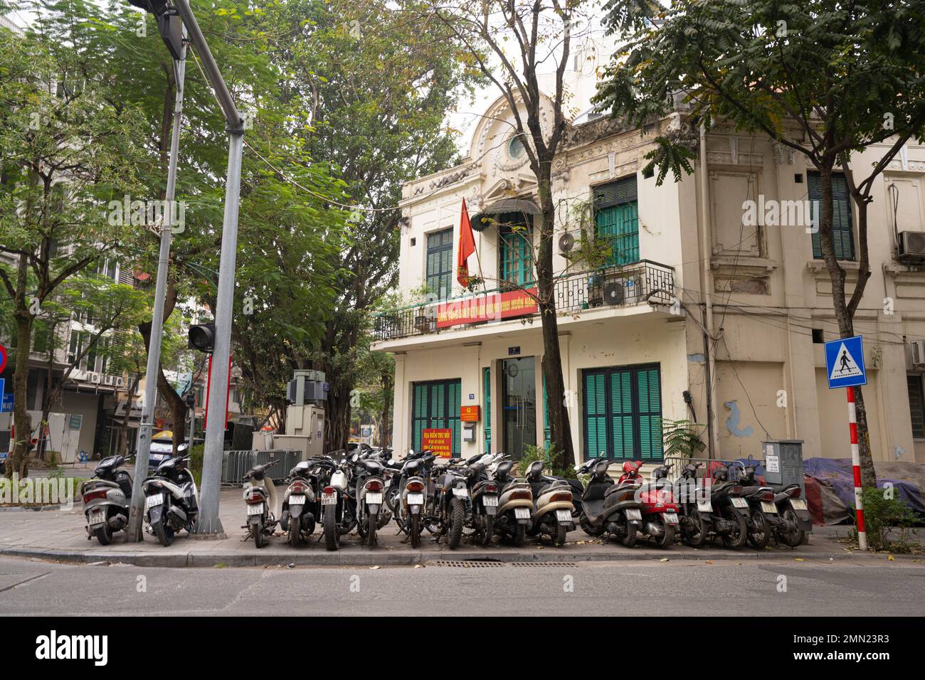 Hanoï, Vietnam, janvier 2023. Vue extérieure du poste de police de quartier de Cua Nam dans le centre-ville Banque D'Images