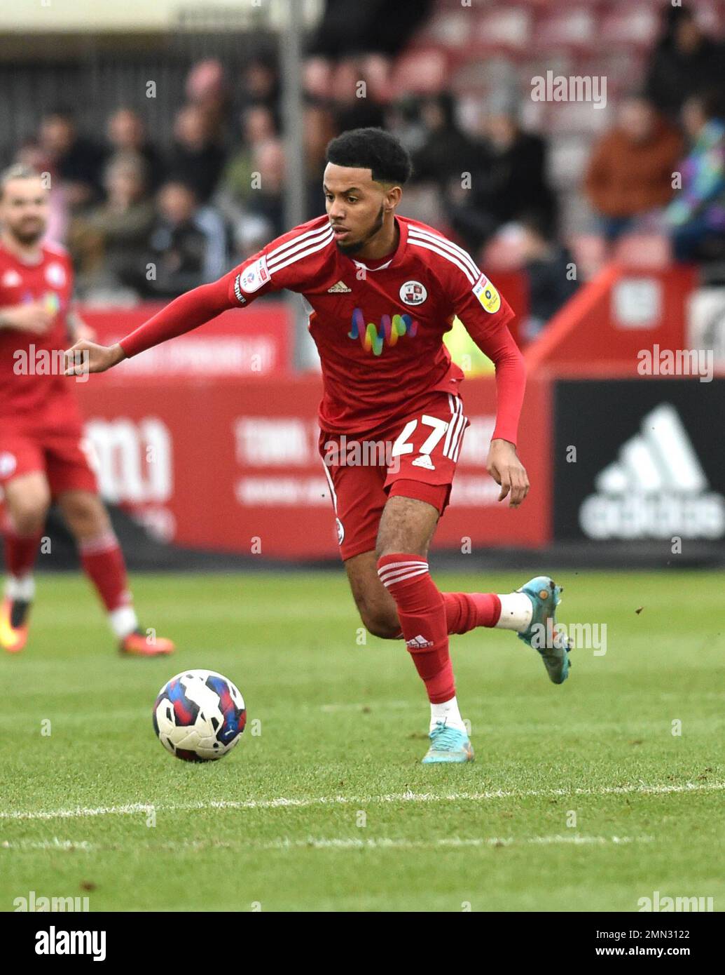 Rafiq Khaleel de Crawley pendant le match EFL League Two entre Crawley Town et Salford City au stade Broadfield , Crawley , Royaume-Uni - 28th janvier 2023 photo Simon Dack/Telephoto Images. Usage éditorial uniquement. Pas de merchandising. Pour les images de football, les restrictions FA et Premier League s'appliquent inc. Aucune utilisation Internet/mobile sans licence FAPL - pour plus de détails, contactez football Dataco Banque D'Images