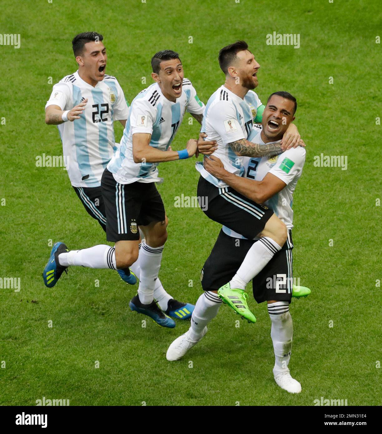 Argentina's Gabriel Mercado, right, celebrates with his teammates after scoring his side's second goal during the round of 16 match between France and Argentina, at the 2018 soccer World Cup at the Kazan Arena in Kazan, Russia, Saturday, June 30, 2018. (AP Photo/Sergei Grits) Banque D'Images