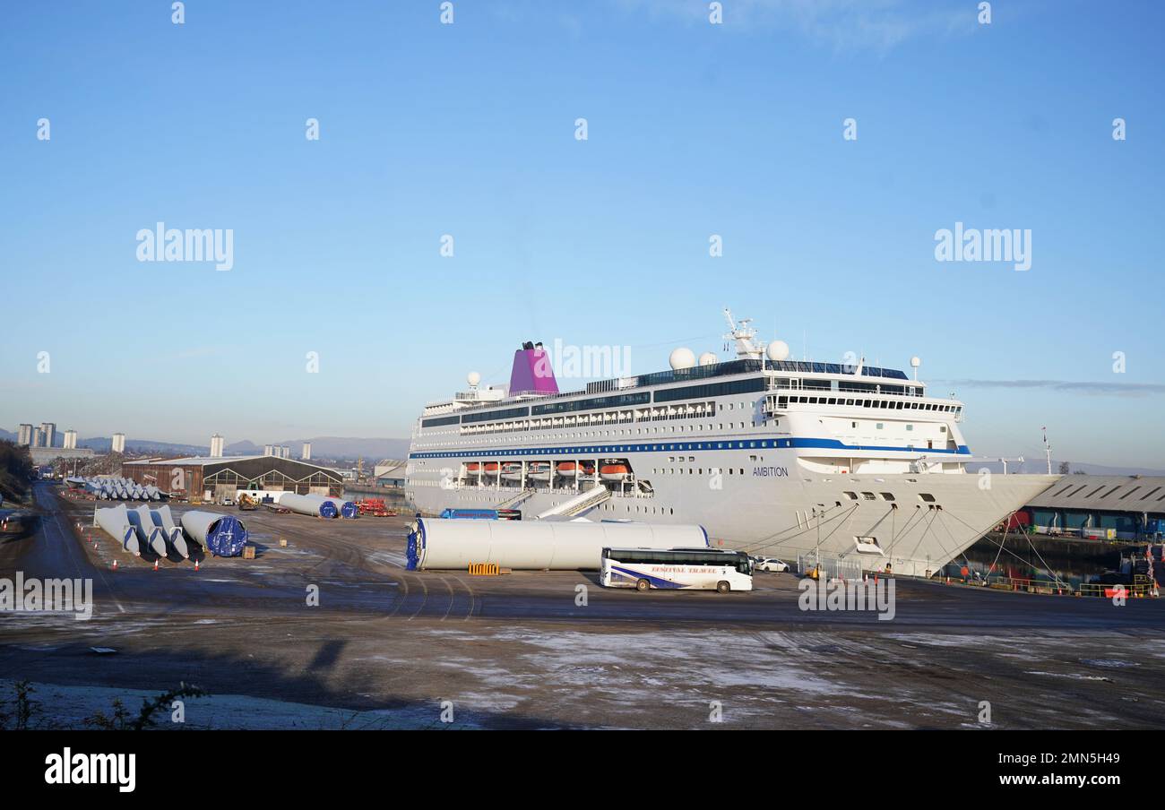 Le navire ambition ancré à Glasgow qui abrite les Ukrainiens qui ont fui leur patrie comme un centre ouvre à Refuwagee à Glasgow pour les résidents ukrainiens à Glasgow pour leur fournir des informations essentielles, des fournitures et un centre social hors de l'ambition du navire et dans la communauté locale. Date de la photo: Lundi 12 décembre 2022. Banque D'Images