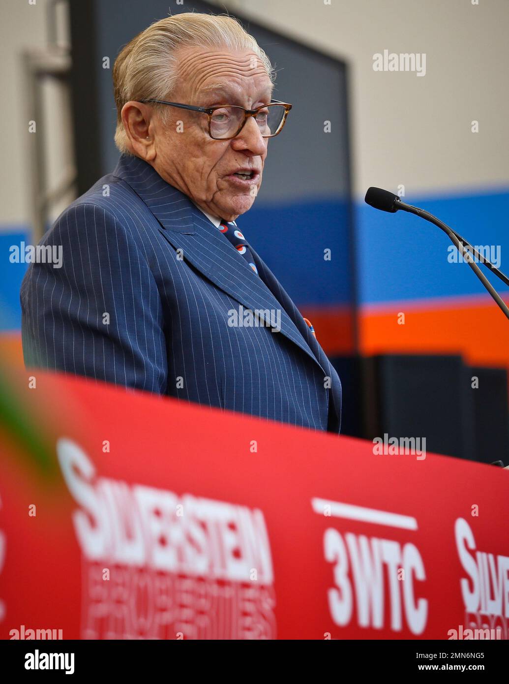 Silverstein Properties Chairman Larry Silverstein address a ribbon-cutting ceremony, officially opening 3 World Trade Center on Monday, June 11, 2018, in New York. (AP Photo/Bebeto Matthews) Banque D'Images
