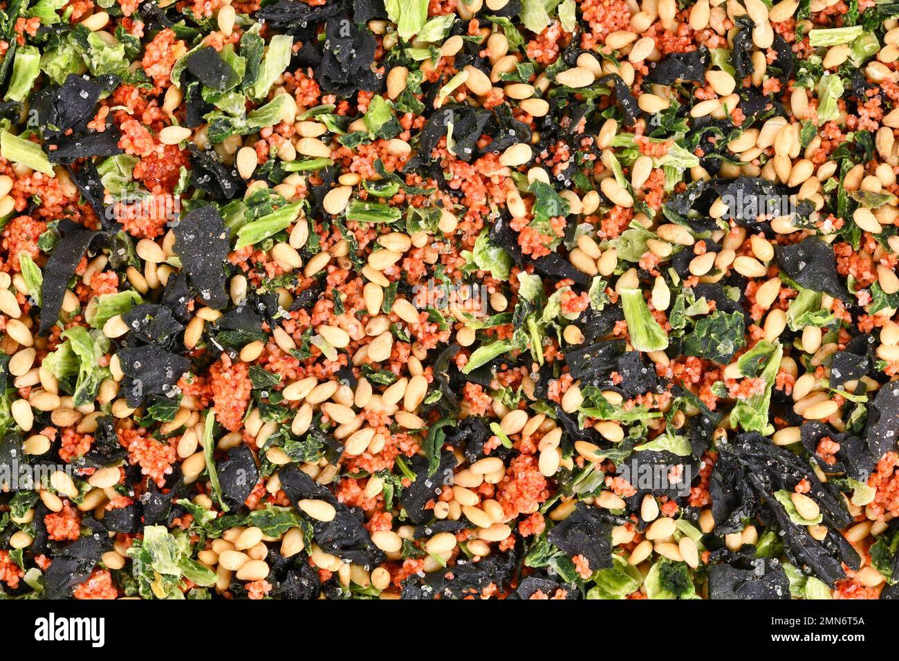 Assaisonnement au riz japonais appelé « Furikake » avec l'algue de Nori, les graines de soja et la morue épicée de Mentai Banque D'Images