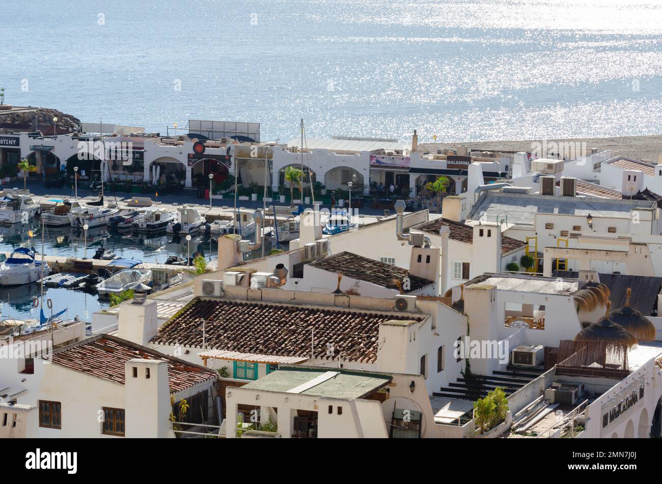AQUADULCE, ESPAGNE - 18 DÉCEMBRE 2022 un des plus grands et des plus attrayants quais sportifs sur la côte d'Almeria, avec 764 couchettes allant de 5 à 25 Banque D'Images