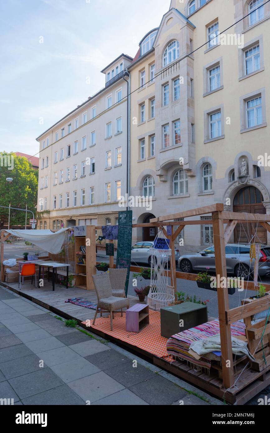 Espaces de vie hors d'une voie publique, Katharinenstrasse, Bohnenviertel, Stuttgart, Bade-Wurtemberg, Allemagne du Sud, Europe Banque D'Images