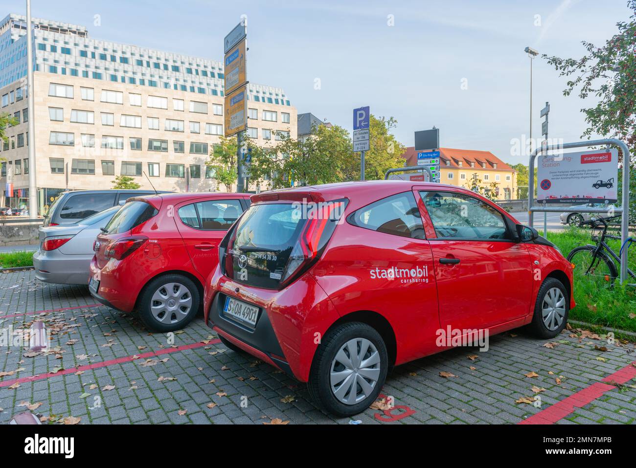 Véhicules de partage de voitures, stadtmobil, centre-ville de Bohnenviertel, Stuttgart, Bade-Wurtemberg, Allemagne du Sud, Europe Banque D'Images