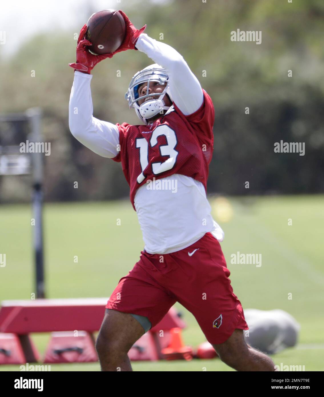 Arizona Cardinals receiver Christian Kirk (13) makes a catch during practice at the NFL football team's training camp Tuesday, June 5, 2018, in Tempe, Ariz. (AP Photo/Matt York) Banque D'Images