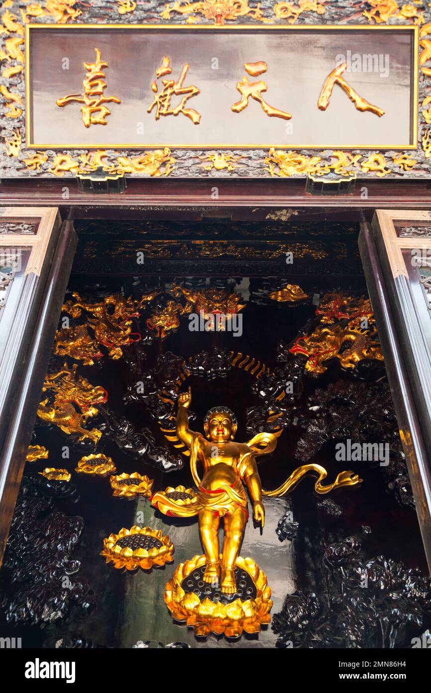 Magnifique frise de mur de secours en 3-D célébrant le Bouddha et l'illumination bouddhiste des images de fleurs de Lotus, dans la salle de Sakyamuni à l'intérieur du célèbre temple Daci'en dans le quartier Yanta de Xi'an. Chine. PRC. (125) Banque D'Images