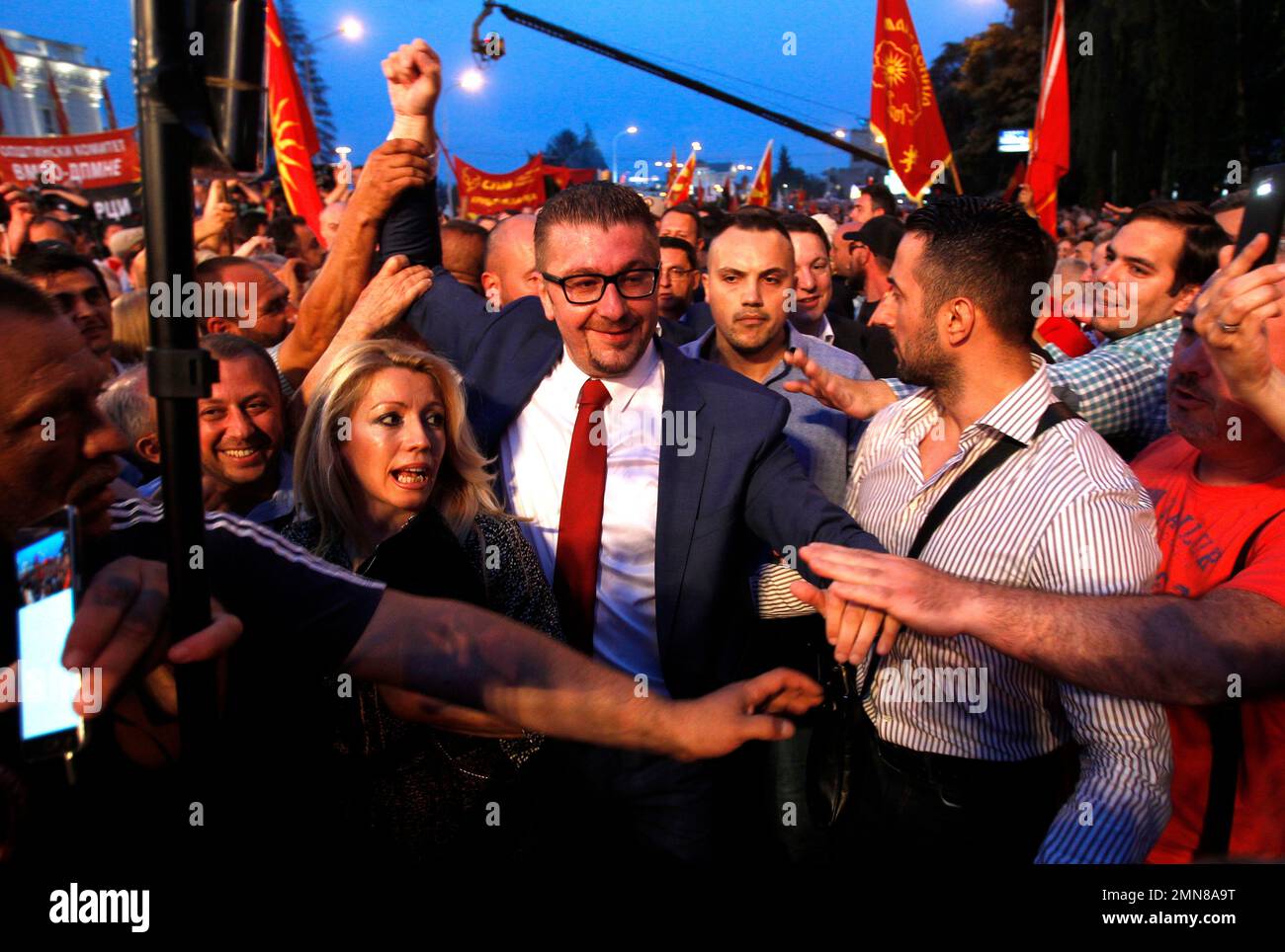 Hristijan Mickovski, center, the leader of the opposition VMRO-DPMNE party, is greeted the supporters upon his arrival to a protest in front of the Government building in Skopje, Macedonia, Saturday, June 2, 2018. Thousands of people gathered Saturday in Skopje on an anti-government protest, organized by the main conservative opposition party. (AP Photo/Boris Grdanoski) Banque D'Images
