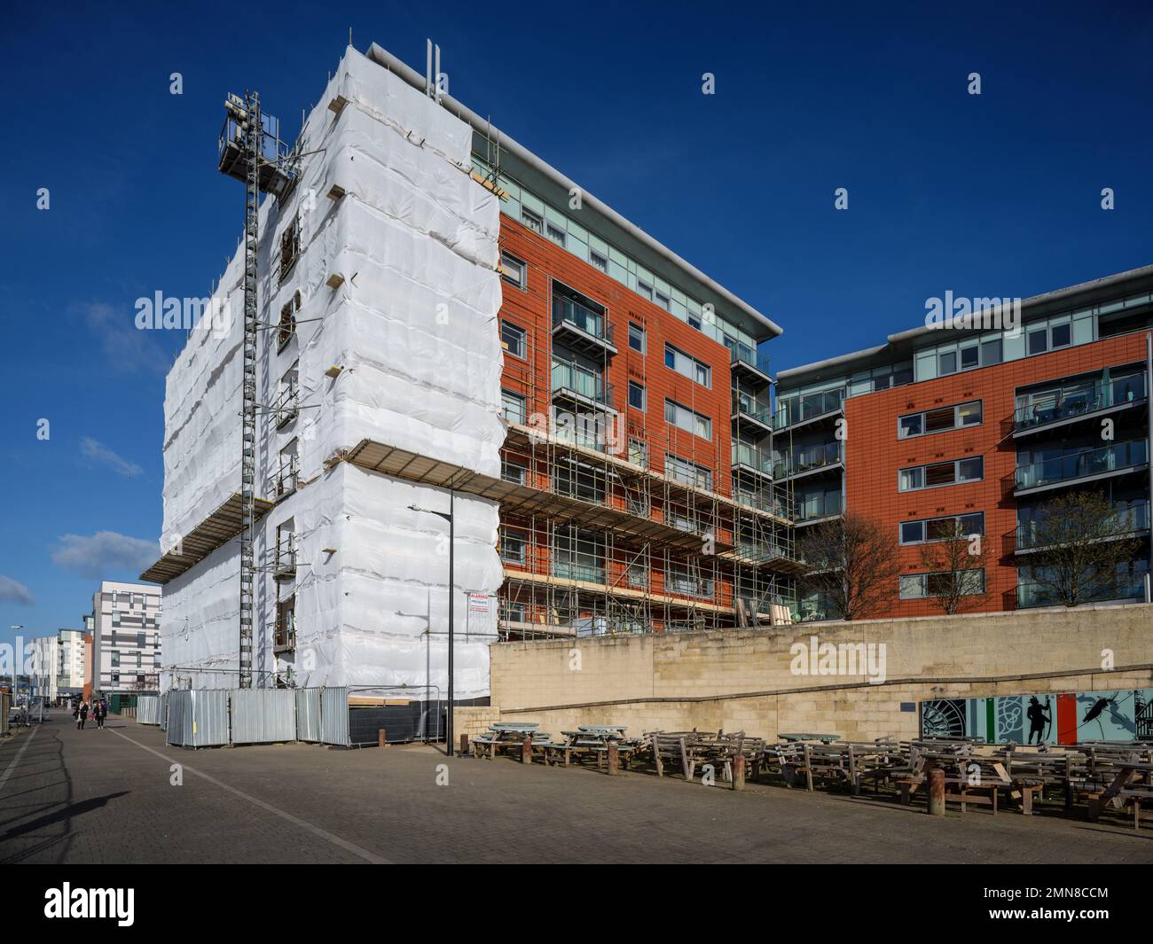 Orwell Quay, Ipswich, suffolk, Angleterre - 30 2023 janvier : travaux de réparation d'Orwell Quay pour remplacer l'isolation contre les risques d'incendie Banque D'Images