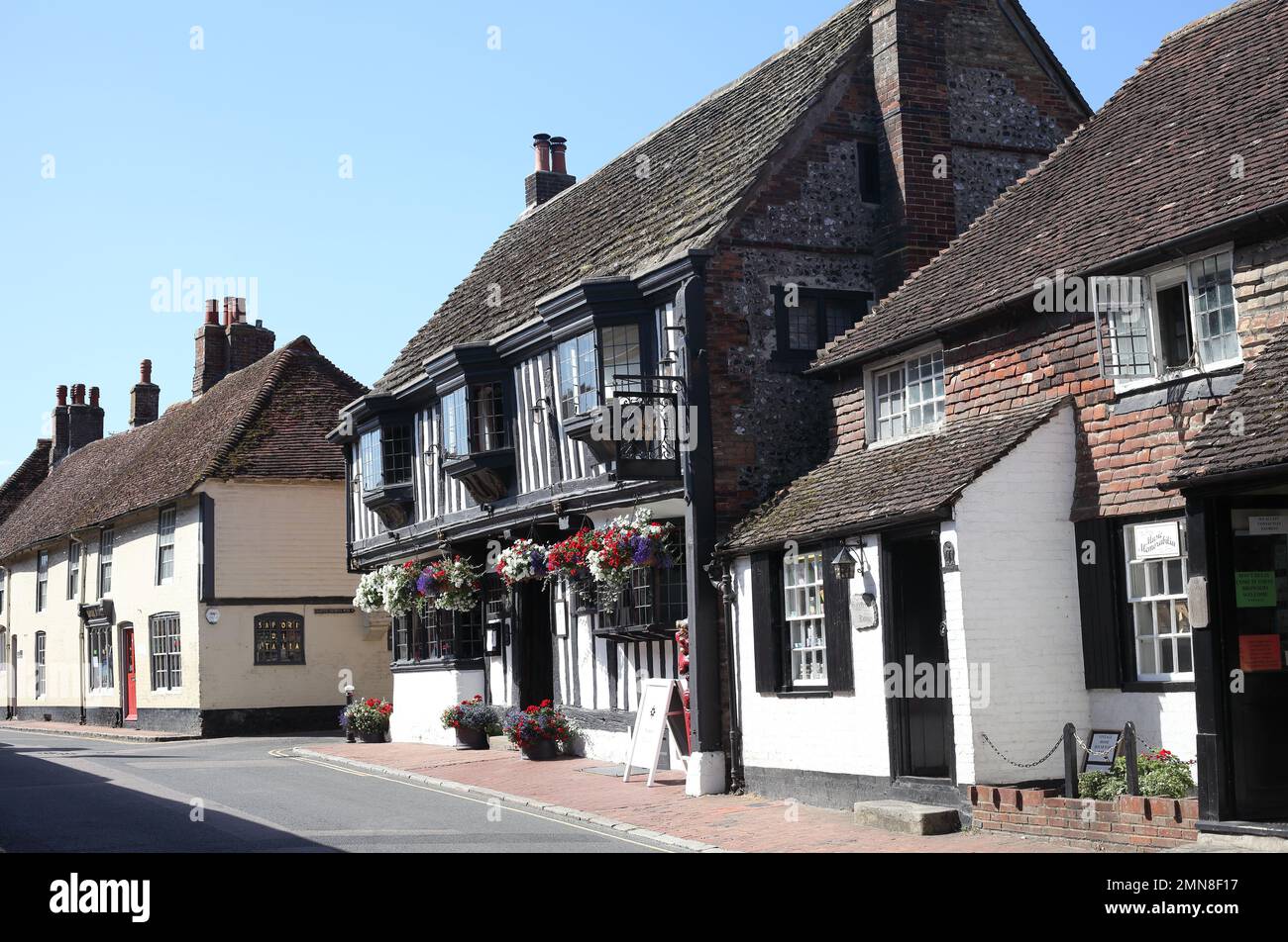 L'hôtel boutique Star avec ses C15th façades et poutres médiévales était à l'origine une auberge religieuse construite en 1345, Alfriston, High Street, Sussex, Banque D'Images