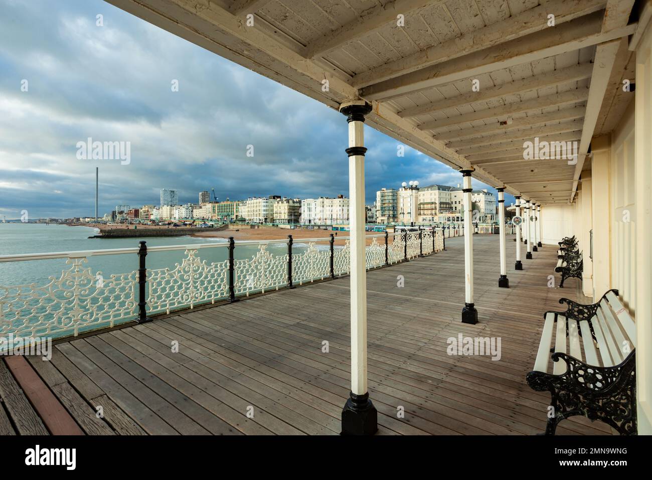 Après-midi d'hiver sur la jetée du Palace à Brighton, East Sussex, Angleterre. Banque D'Images