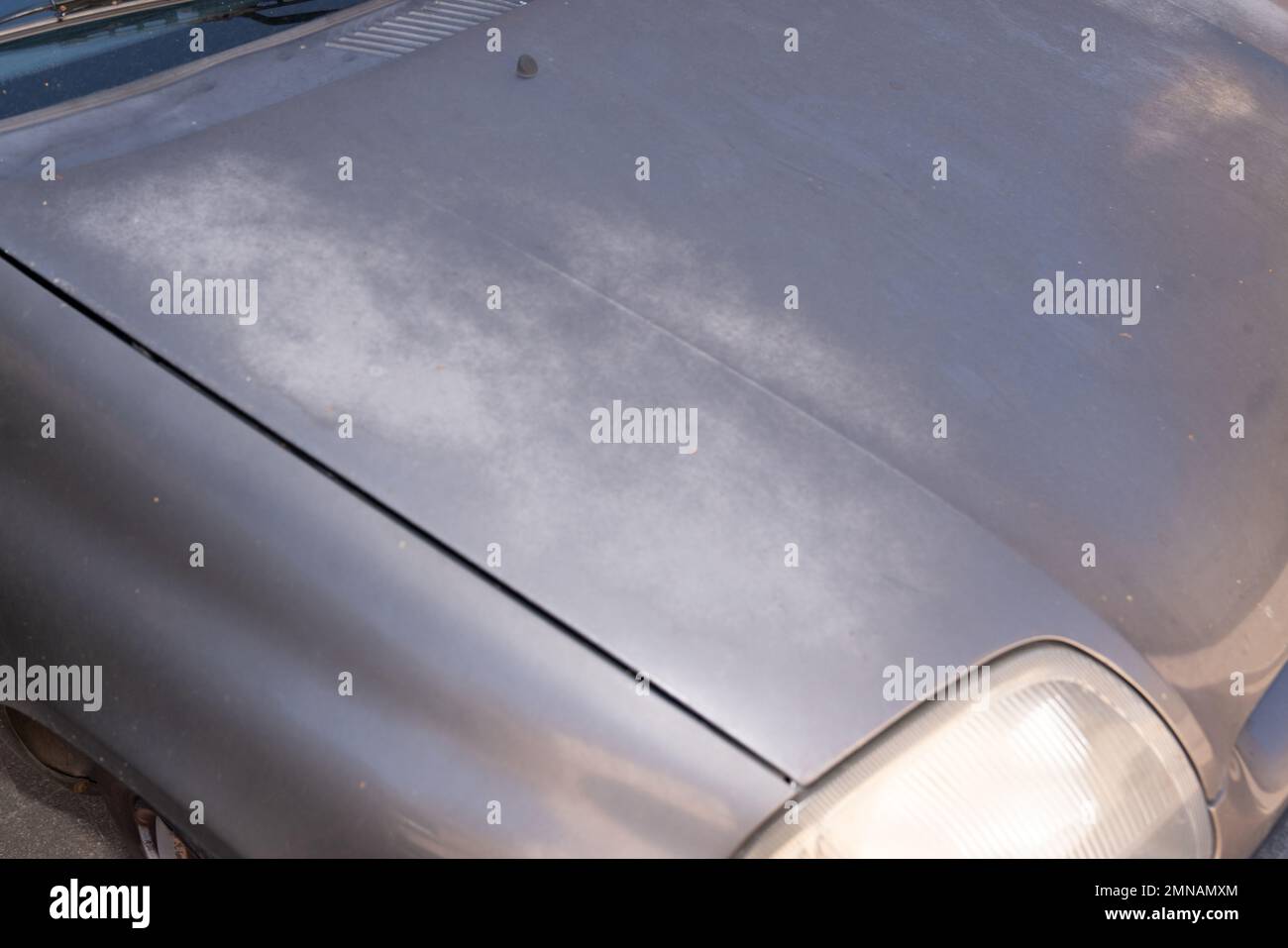 Fond texture rouille sur le capot de la voiture, voiture rouge Photo Stock  - Alamy