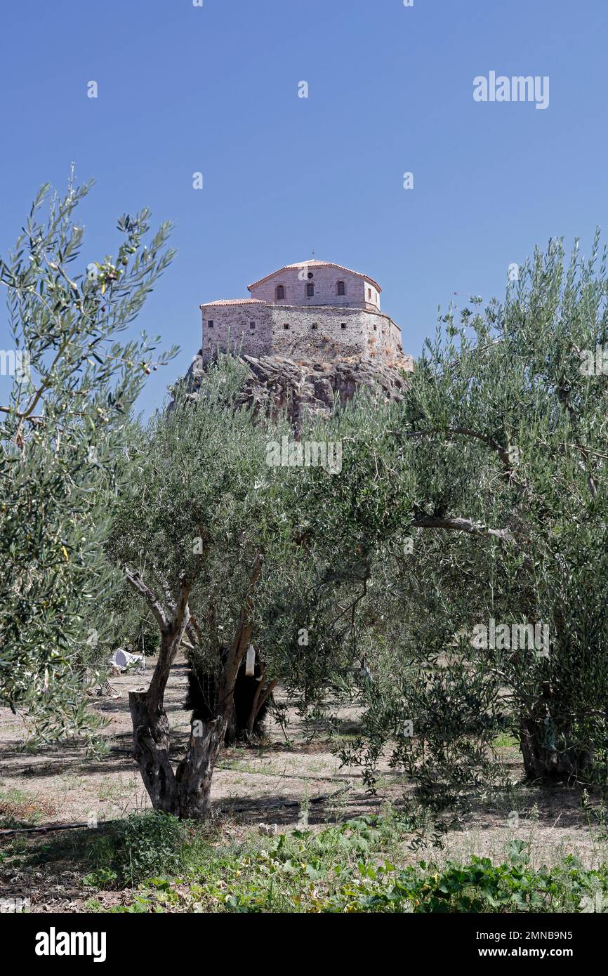 Glykkylousa Panagia. Notre Dame du Kiss doux église sur un rocher. Petra, vue sur Lesbos. Prise septembre / octobre 2022 Banque D'Images