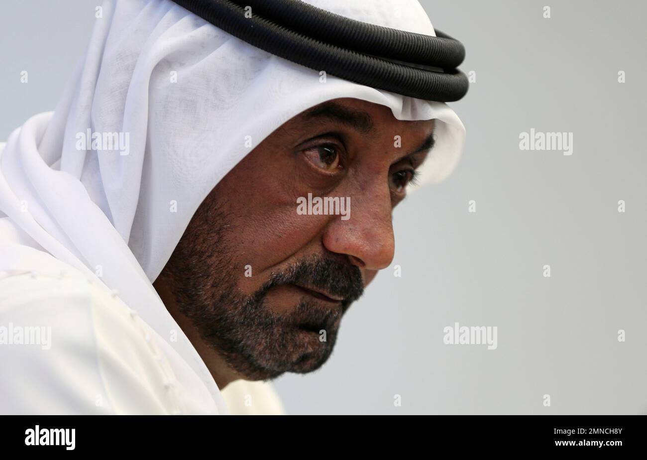 Sheikh Ahmed bin Saeed Al Maktoum, president of the Dubai Civil Aviation Authority and CEO and chairman of the Emirates Group, gives a press conference in Dubai, United Arab Emirates, Wednesday, May 9, 2018. Emirates, the Middle East's largest airline, says revenue saw a boost over the past fiscal year, reaching $25.2 billion with profits of $762 million. (AP Photo/Kamran Jebreili) Banque D'Images