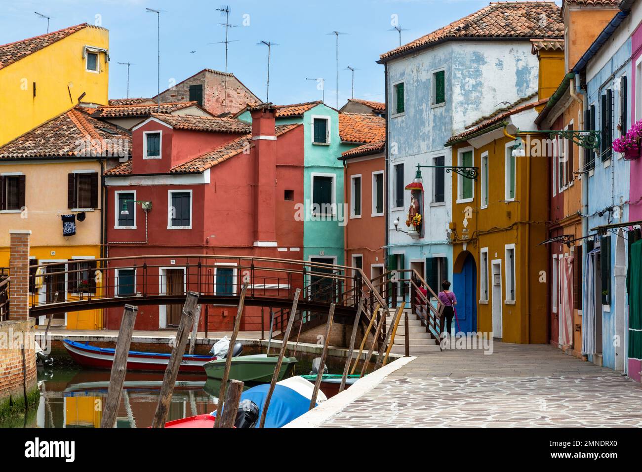 Rues et canaux de Burano une île animée dans la lagune vénitienne Banque D'Images