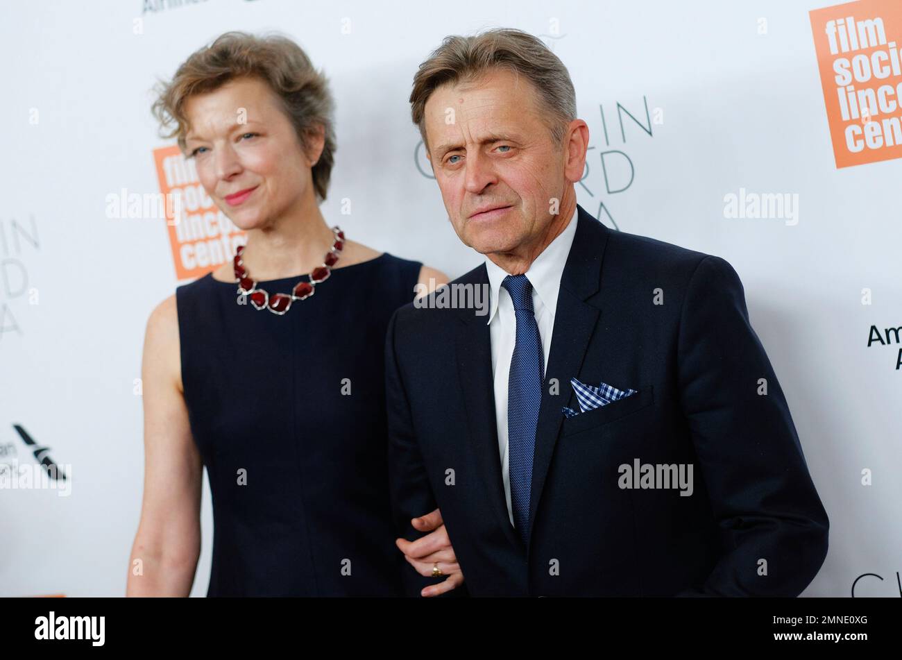 Dancer/actor Mikhail Baryshnikov and wife Lisa Rinehart attends the Film Society of Lincoln Center's 45th Chaplin Award Gala honoring Helen Mirren at Alice Tully Hall on Monday, April 30, 2018, in New York. (Photo by Evan Agostini/Invision/AP) Banque D'Images