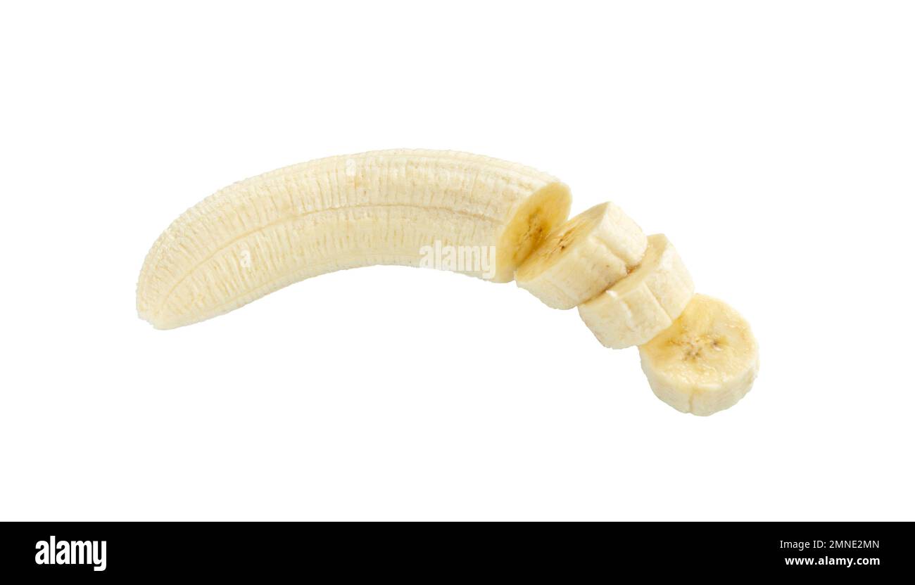 Banane isolée avec un masque sur fond blanc. Tranches de fruits de banane. Banque D'Images